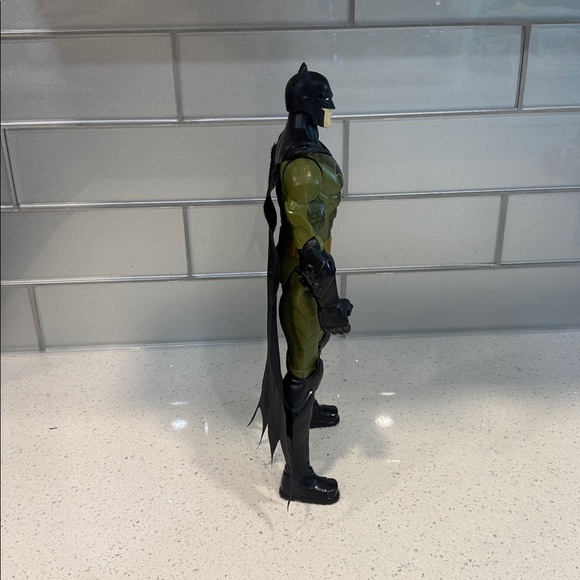 Batman Action Figure - Picture 3 of 8